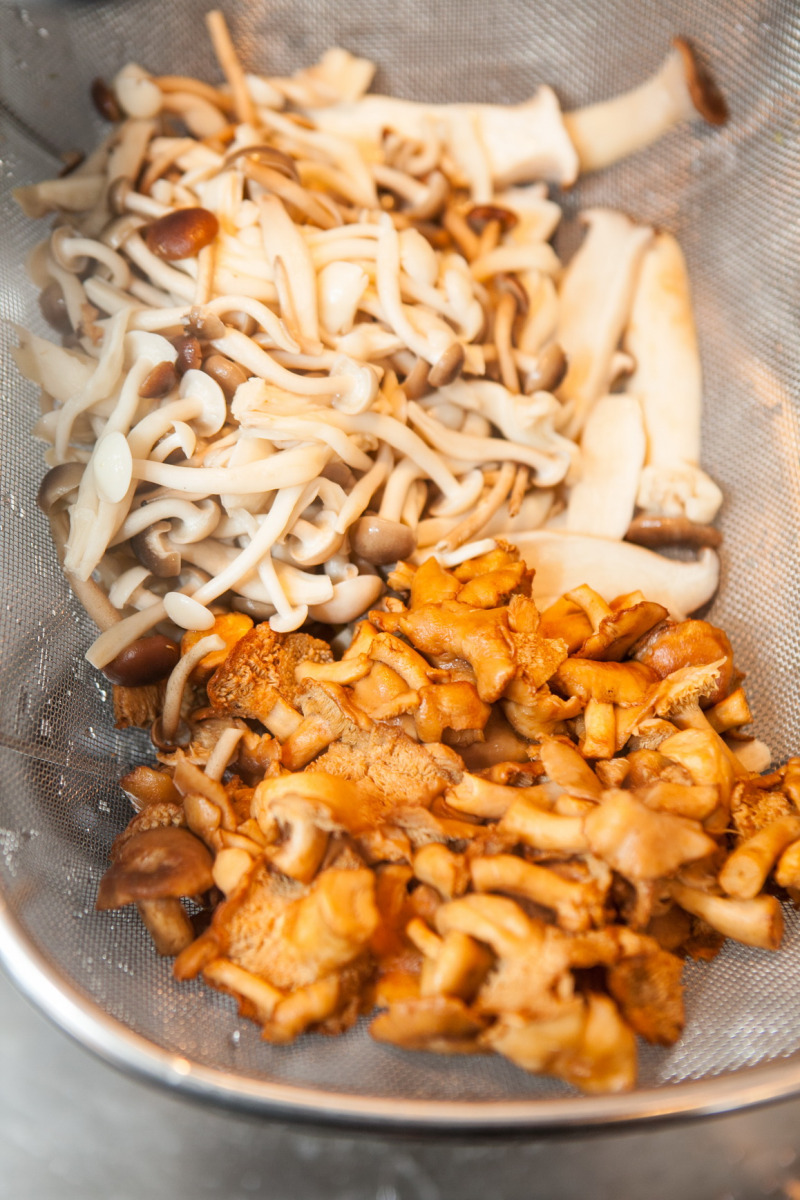 Drain mushrooms in a colander. 