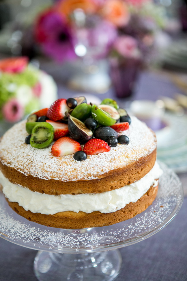 Sponge-cake-cream-fruit-berries.jpg