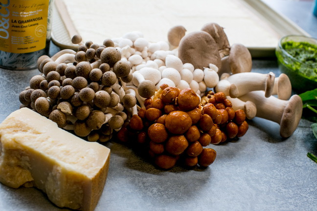 Arugula-pesto-prosciutto-mushroom-open-tart-alba-brown-clamshell-mushroom.jpg