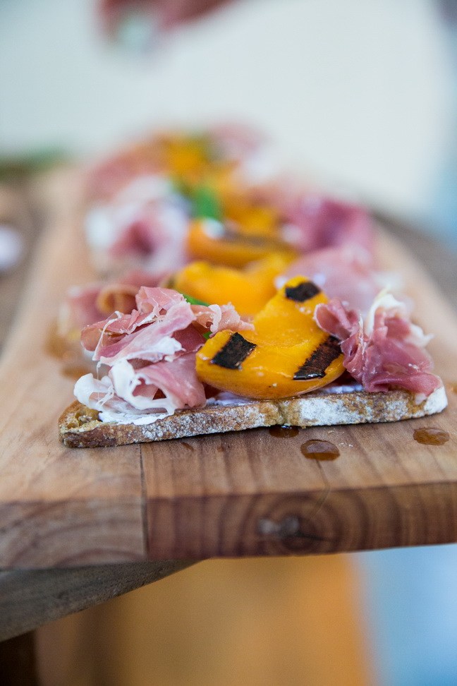 apricot-crostini-with-goat-cheese-prosciutto-finished-hors-doeuvre