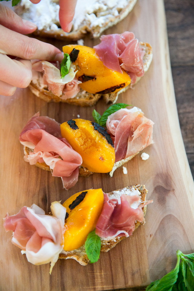 apricot-crostini-with-goat-cheese-prosciutto-place-sliced-grilled-apricots