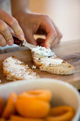 apricot-crostini-with-goat-cheese-prosciutto-thin-layer-of-goat-cheese